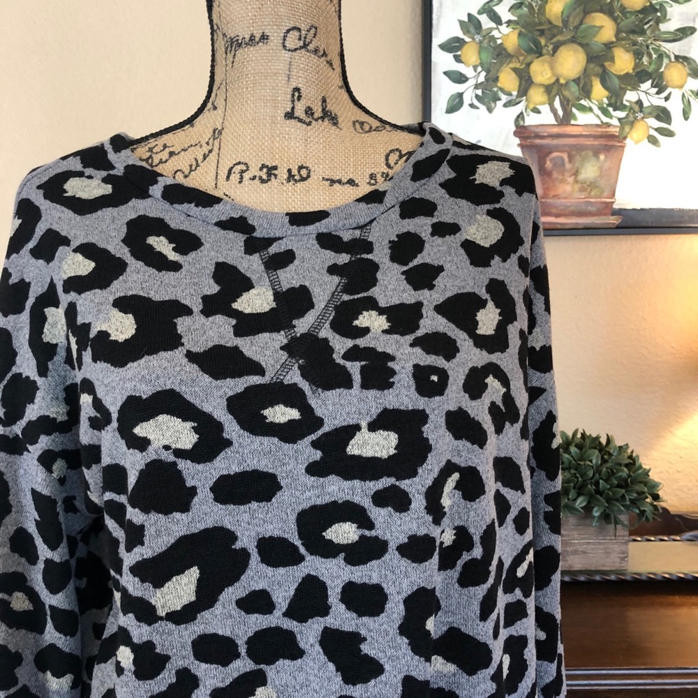 {JODIFL} ANIMAL PRINT KNIT BALLOON SLEEVE TOP